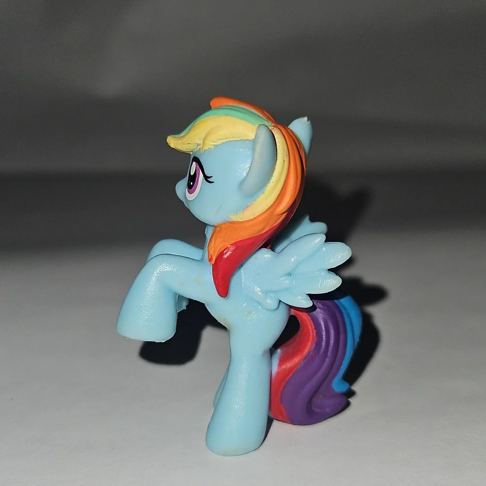 *FREE 2" Rainbow Dash Figure - Picture 2 of 6